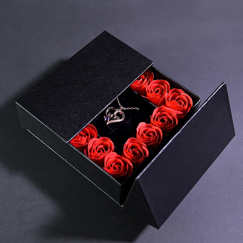 Box Pendentif accompagné de roses éternelles Ma boutique